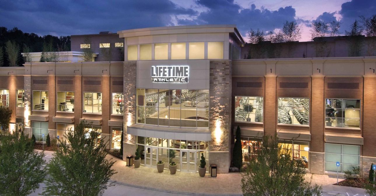 Luxury Country Club, ResortStyle Pools and Spa in Sandy Springs Life